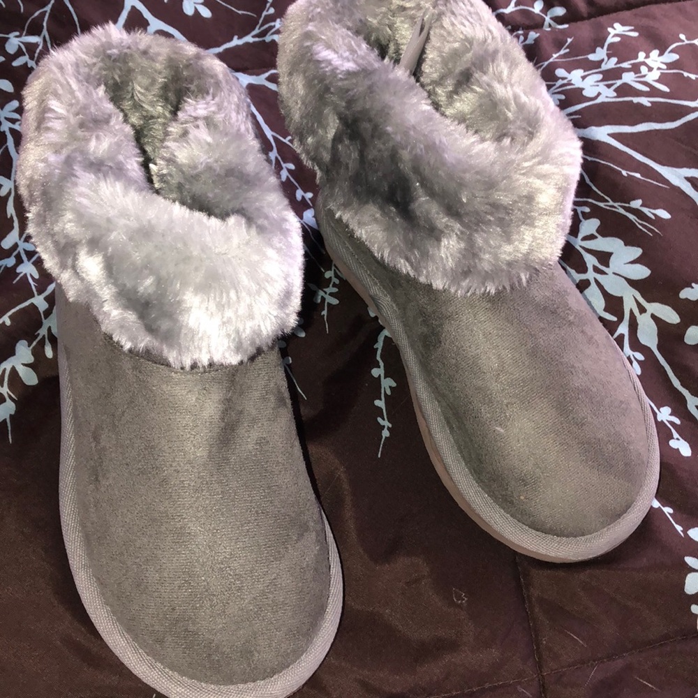 Big girls size 6 boots from Aeropostale